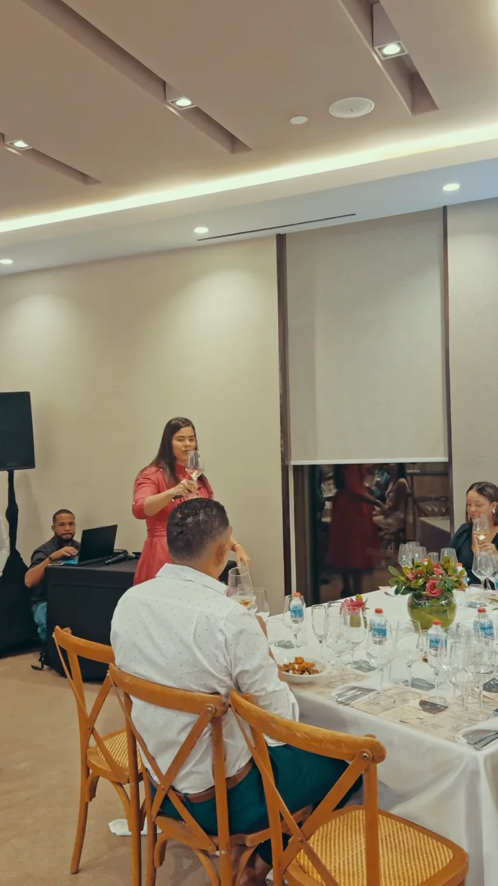 "La Vida en una Copa" · wine tasting